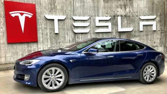 Tesla otevře první showroom v&nbsp;Indii. Ve hře je i&nbsp;stavba továrny, která by Muskovi umožnila obejít cla