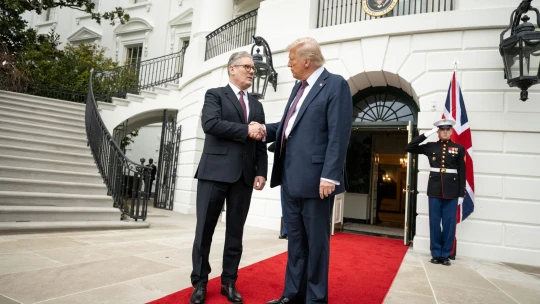 Kolotoč jednání nekončí. Trump se setkal s britským premiérem, mluvili o Íránu, Ukrajině či Gaze