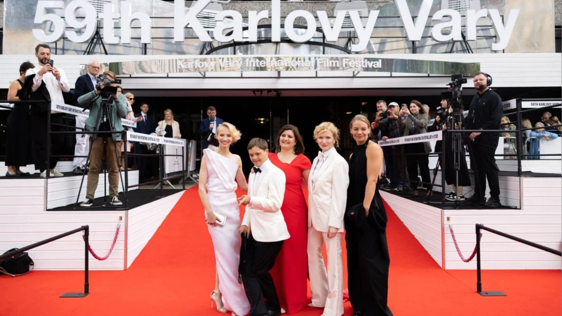 Úchvatná Plodková a dechberoucí šaty Borise Krále. Jaké byly Vary očima stylistky?