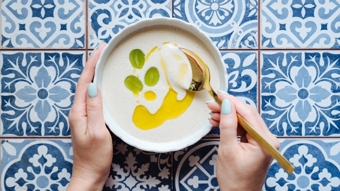 Ajo blanco. Bílé gazpacho, co chladí jako ledová sprcha