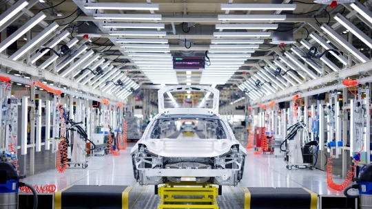 Ranní výběr: Blackstone couvá z&nbsp;TikToku, Trump žaluje a&nbsp;automobilky čelí skandálům