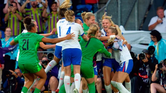 Lvice ve fotbalovém ráji. S anglickou mistryní Evropy slaví i česká firma Snuggs