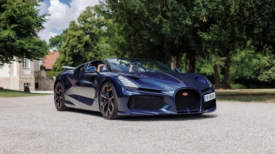 Jen 99 kusů a všechny vyprodané. Testovali jsme Bugatti rychlejší než F1