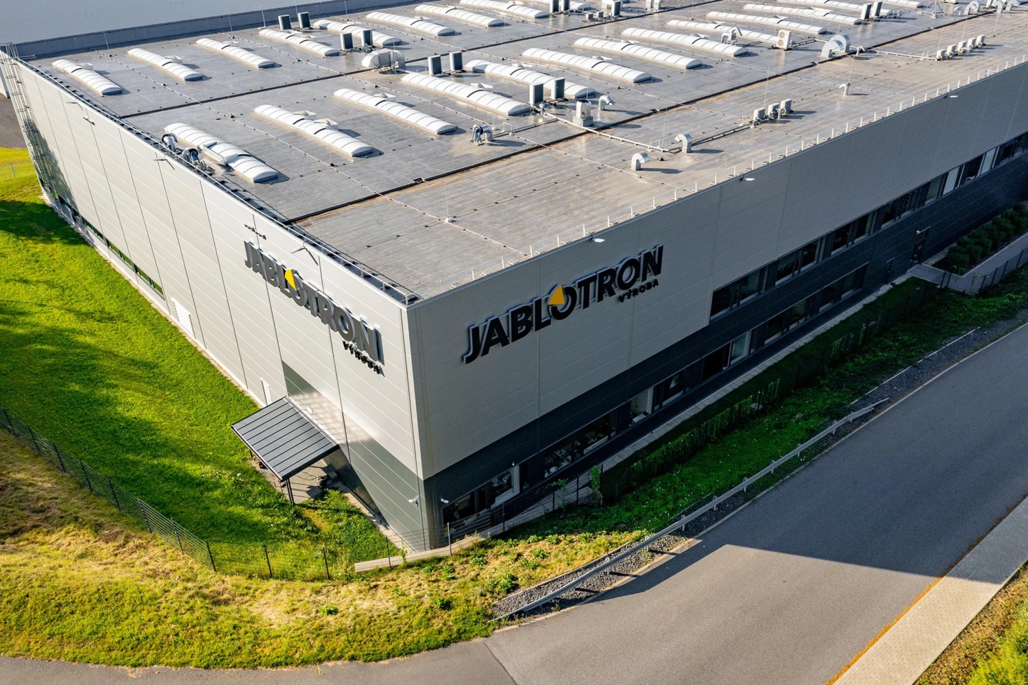 Dědkův Jablotron se zase dělí o zisk. Zaměstnancům už naspořil půl milionu