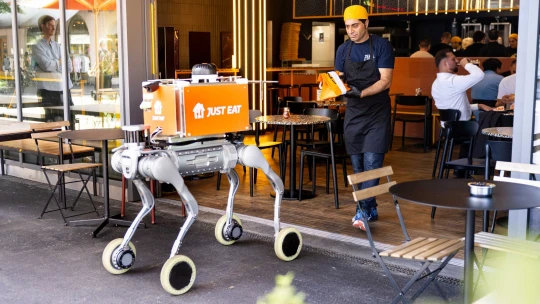 Robotičtí psi v Curychu. Just Eat spouští futuristický projekt na rozvoz jídla
