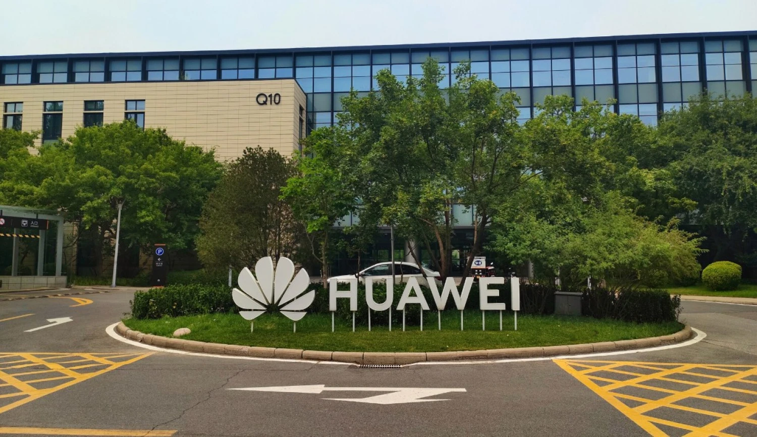 Huawei sází na výzkum AI. Jeho zisk kvůli tomu v&nbsp;pololetí klesl, tržby ale rostou