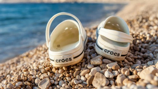 Crocs v&nbsp;krizi. Akcie ikonické obuvi se propadly téměř o&nbsp;třicet procent