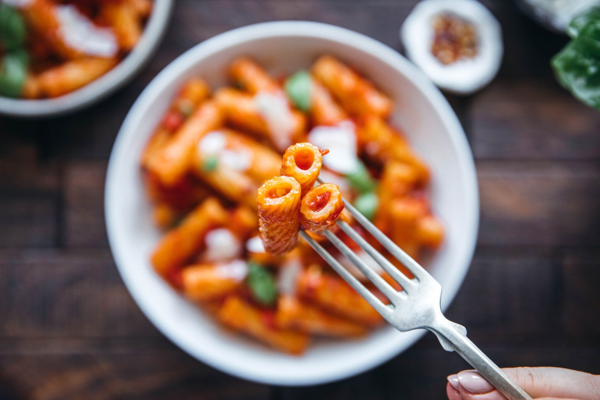 Penne all’arrabbiata. Rajčatové těstoviny, co zmizí dřív, než stihnete říct „al dente“