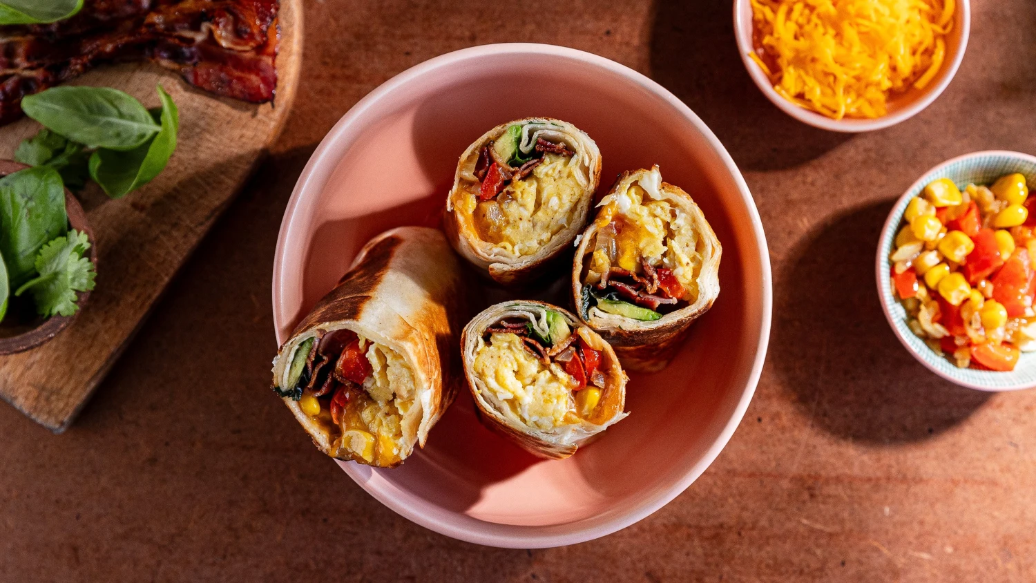 Míchačky, křupavá slanina & avokádo. Snídaňové burrito vám zamotá hlavu