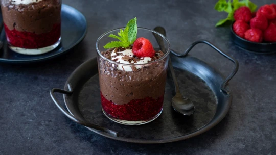 Zdravá láska nerezaví. Lahodný chia pudink s čokoládou a malinami