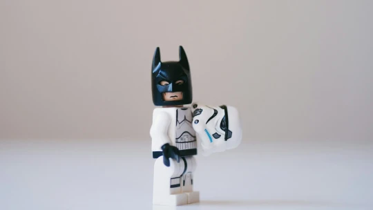 Lego hlásí rekordní tržby. Výsledky nakoplo i partnerství s F1 či&nbsp;Jurským parkem