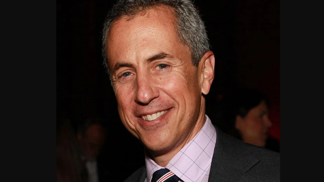 Začínal v luxusních restauracích. Miliardářem se však stal až díky hotdogům