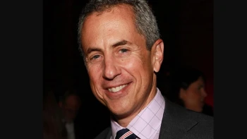 Začínal v&nbsp;luxusních restauracích. Miliardářem se však stal až díky hotdogům