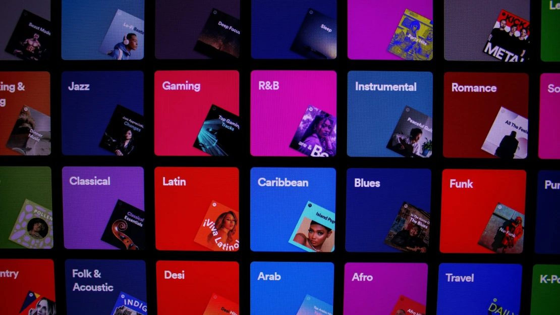 Po špatných výsledcích Spotify navyšuje cenu předplatného. Bude o euro dražší