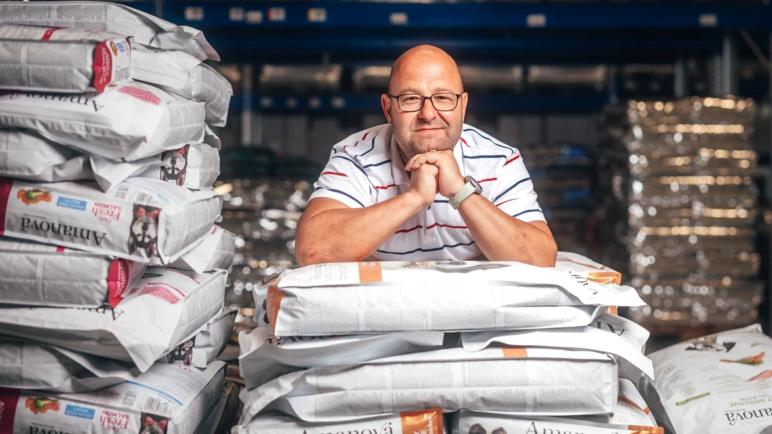 První granule pro psy rozvážel ve Škodě 120. Dnes jimi Juko zásobuje celou zemi