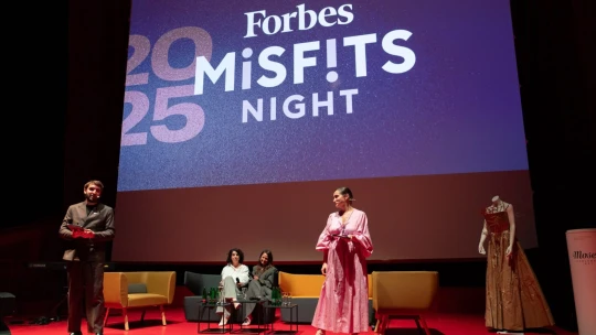 Noc pro ty, kteří se nebojí vystoupit z řady. To byla Forbes Misfits Night