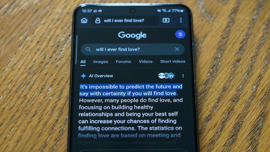 Lidé už na weby neklikají, stačí jim shrnutí od AI. Co to znamená pro malé firmy? 