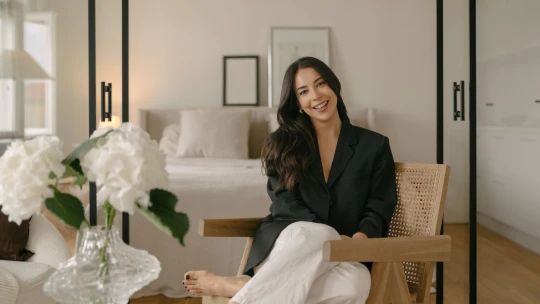 Mramorový minimalismus mezi Prahou a zahraničím. Na návštěvě u architektky Hamerské