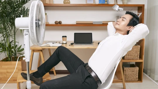 Klimatizace nestačí. Firmy s horkem bojují zmrzlinou i prací v noci