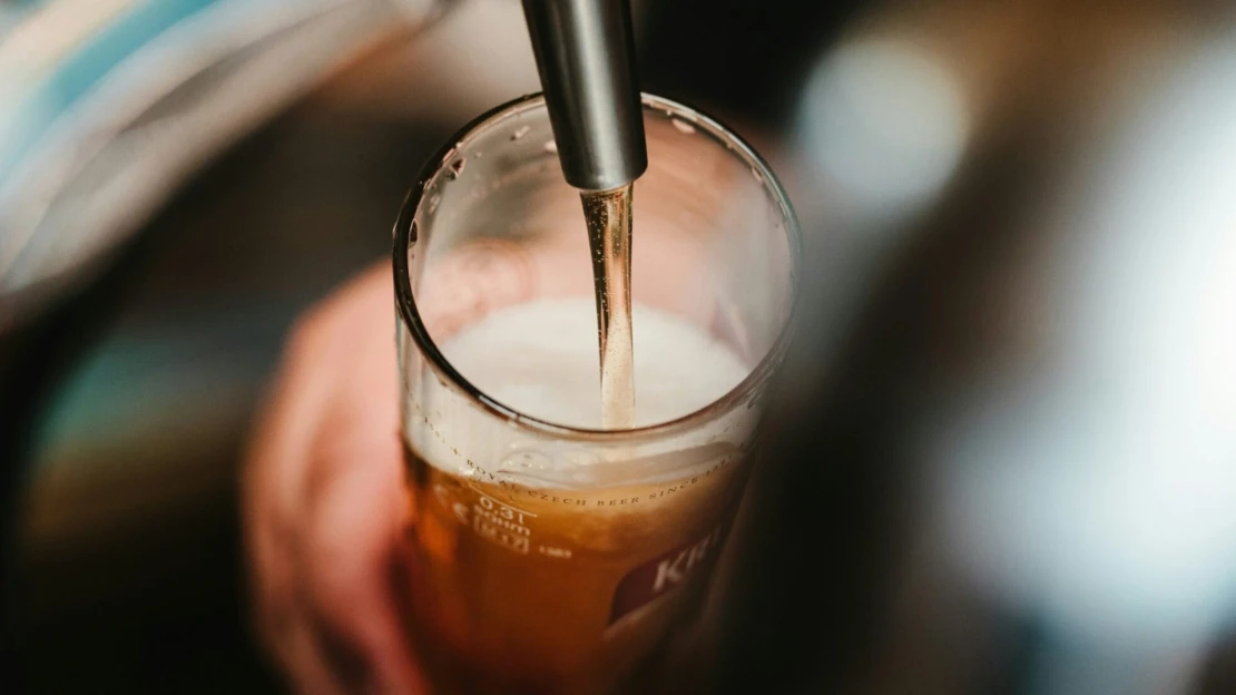 Je to bída, zní z tuzemských hospod i letních kin. Takové léto nepamatujeme