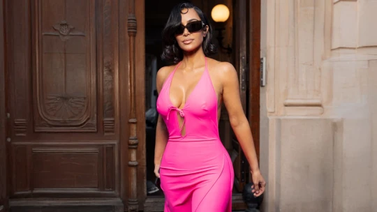 Mocné Kimpérium. Proč se vždy vyprodají kontroverzní výrobky ikony Kardashian?