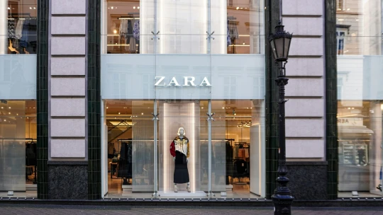 Španělský módní obr Inditex zvýšil zisky. Loni si v Česku přišel na 358 milionů korun