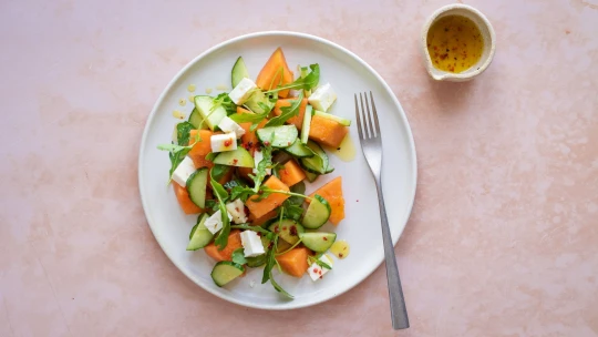 Osvěží mysl a vzpruží tělo. Sladkoslaný melounový salát