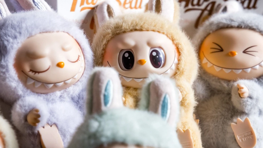 Z hračky je statusový talisman. Šílenství kolem Labubu promlouvá i do módy