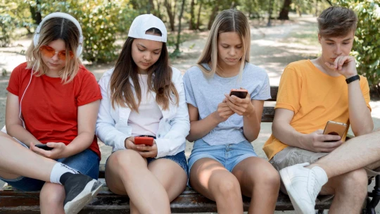 Za dvě minuty se začnou nudit. Jak generace Z&nbsp;bojuje se závislostí na telefonu