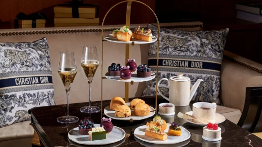 Češi začali pít čaj o páté. Jak má anglický rituál vypadat a kde si ho užít?