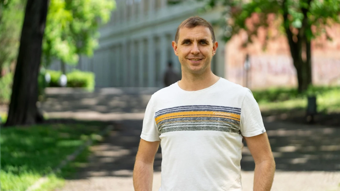 Jak na sedavé zaměstnání? Vsedě i vestoje bychom měli tělu dát pohyb, říká odborník