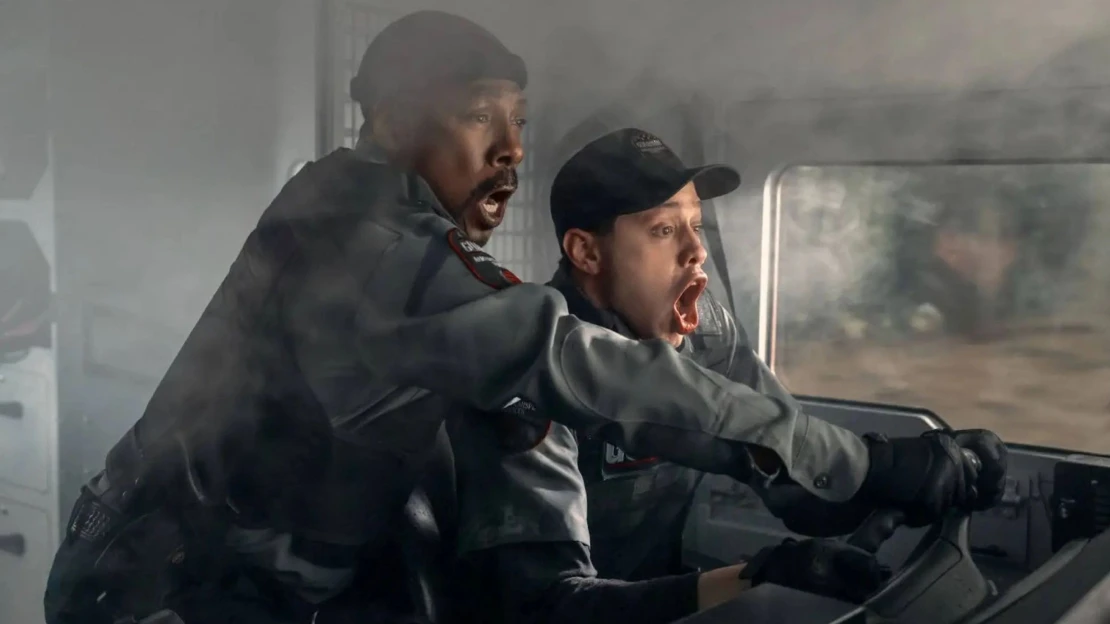 Eddie Murphy a Pete Davidson jsou Kurýři. Bohužel rozvážejí generickou nicotu