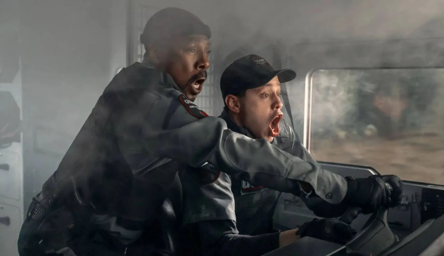 Eddie Murphy a Pete Davidson jsou Kurýři. Bohužel rozvážejí generickou nicotu