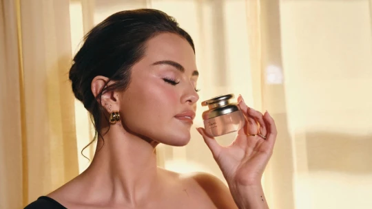 Parfém, vstup na burzu a miliardy. Porazí Selena Gomez konkurentku Hailey Bieber?