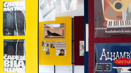 Metro, knižní obálky, ikonické znaky. Proč neminout výstavu Jiřího Rathouského?