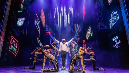 West End uvedl muzikál o&nbsp;králi popu. Efektní show umí okouzlit i&nbsp;frustrovat