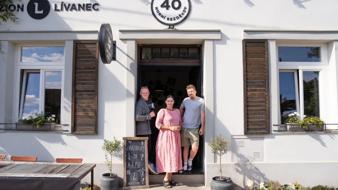 Ukrytý gastrohit u Prahy. Bistro s famózní zahrádkou, kde vaří bývalí hokejisté