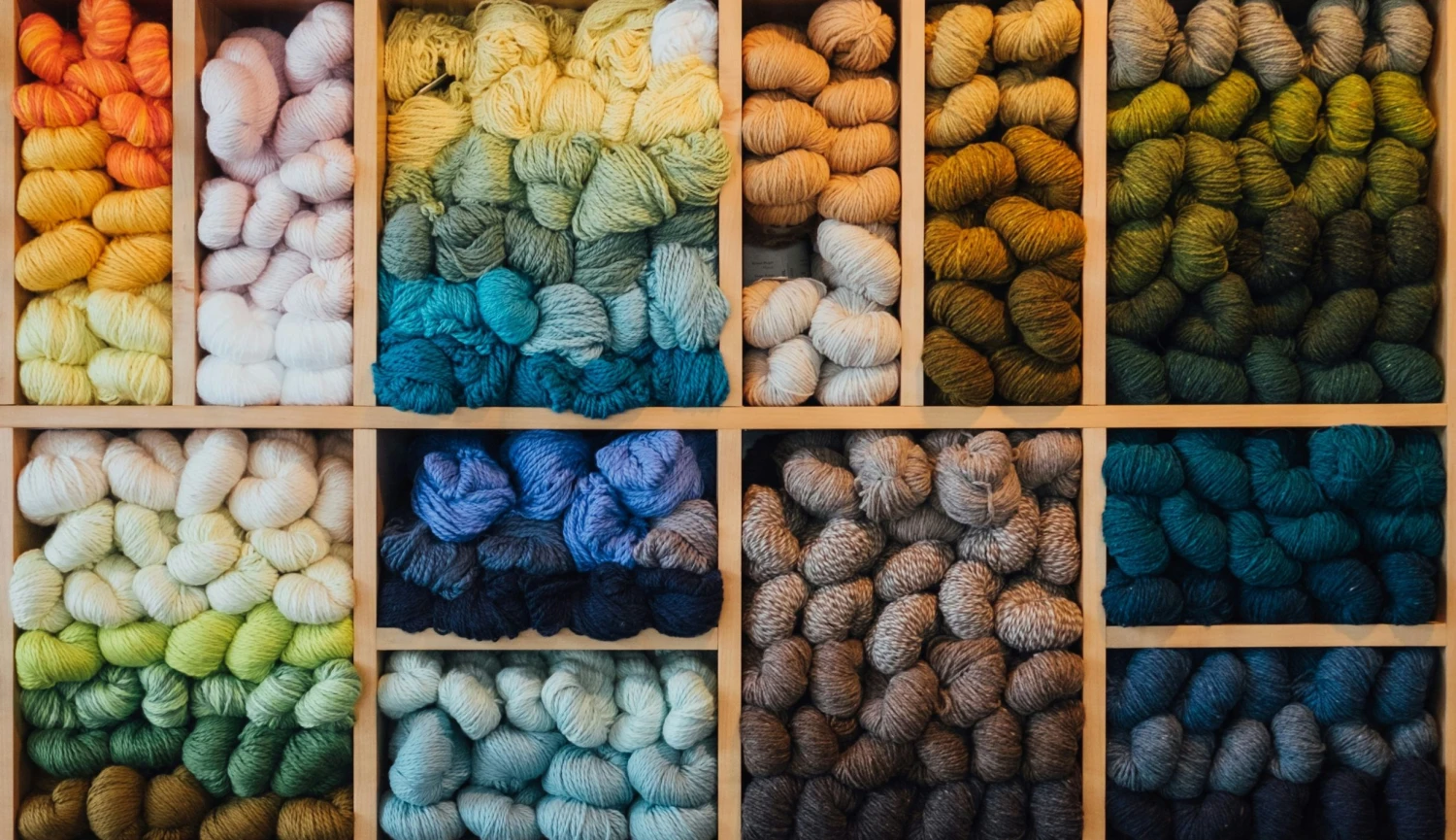 Renesance pletení v Česku. Covidová kratochvíle pokračuje, pomáhá i psychice