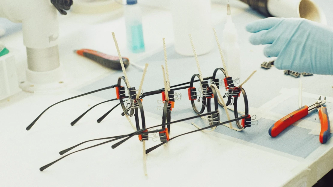 Výrobce brýlí Ray-Ban kupuje skupinu Optegra včetně české sítě očních klinik Lexum