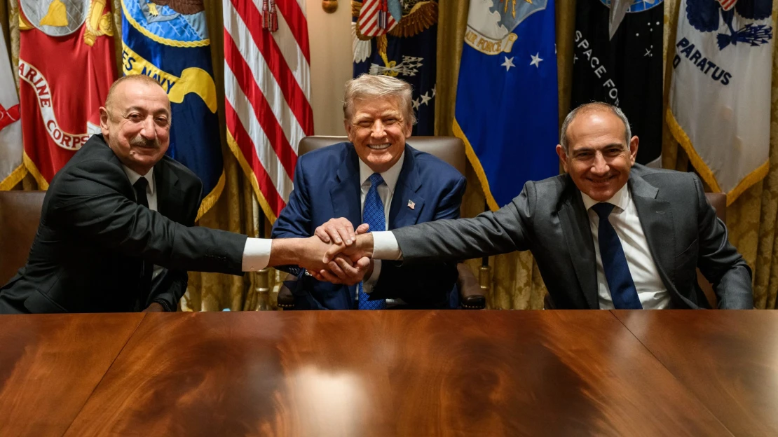 Arménie a&nbsp;Ázerbájdžán podepsaly mírovou dohodu, Trumpa nominují na Nobelovku