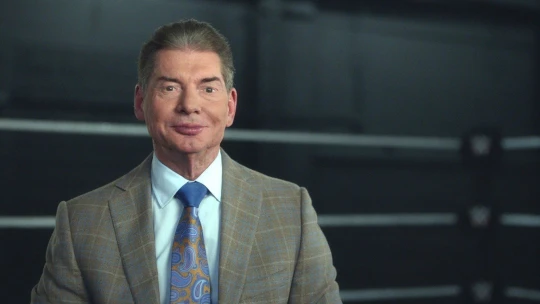 Kradl auta a Trump mu oholil hlavu. Král wrestlingu McMahon slaví osmdesát