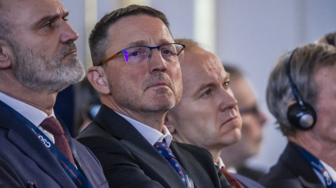 Colt vstupuje na burzu v Amsterdamu. Kdo je jeho tajemný majitel, miliardář Holeček?