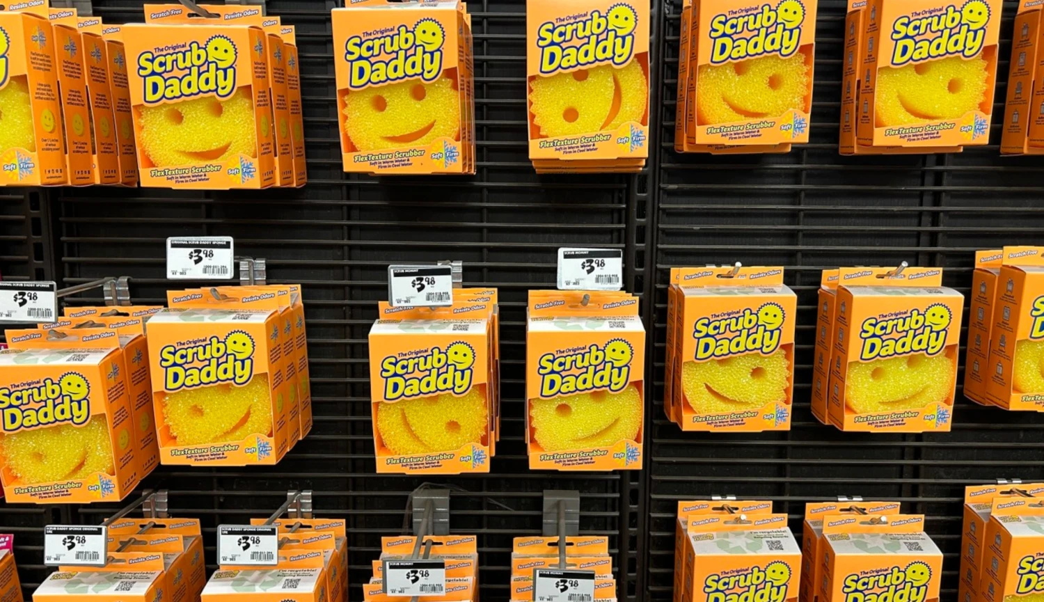 Když je houbička na nádobí lovebrand. Příběh smajlíku, který si získává Česko