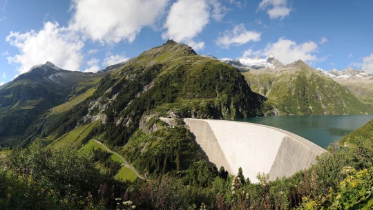 V létě se zelená, v zimě hnědne. Rakouskou energetiku chrání před blackouty i Česko