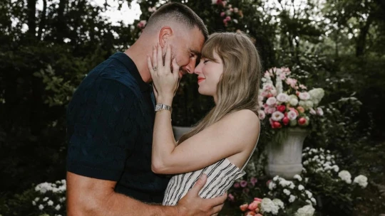 Prstýnek za miliony. Taylor Swift a&nbsp;Travis Kelce patří mezi nejbohatší hvězdné páry