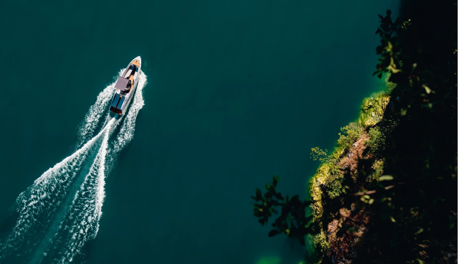 Plachetnice pro Batmana nebo člun za cenu garsonky v&nbsp;Pařížské. Která jachta vám vyléčí ego?