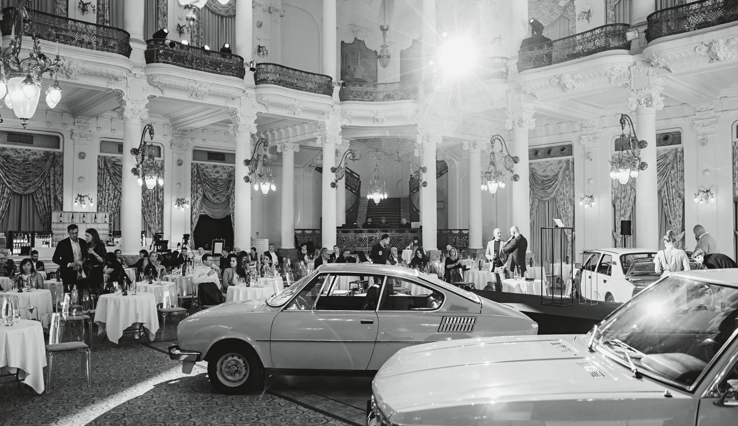 Krásný život: Na mimořádné aukci si můžete koupit kabelky, luxusní auta i&nbsp;umělecká díla