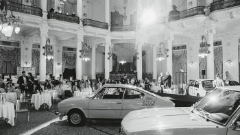 Krásný život: Na mimořádné aukci si můžete koupit kabelky, luxusní auta i&nbsp;umělecká díla