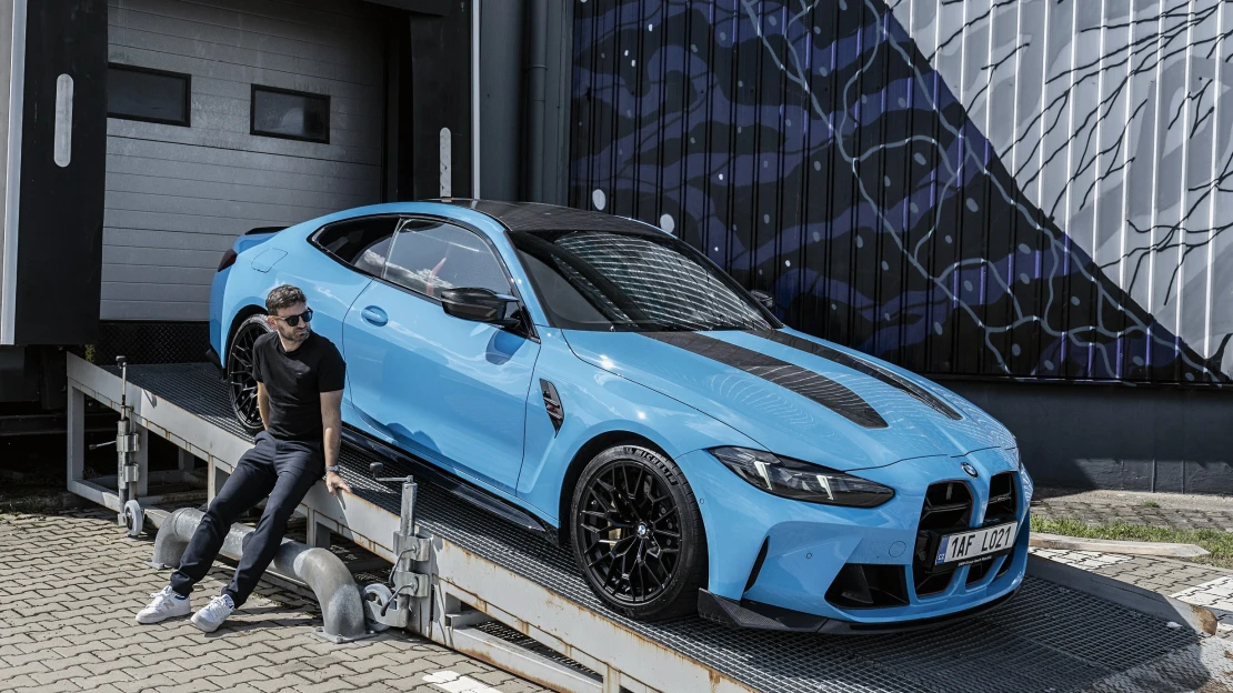 Vrchol potravního řetězce. K BMW M4 CS si rovnou pořiďte závodní helmu