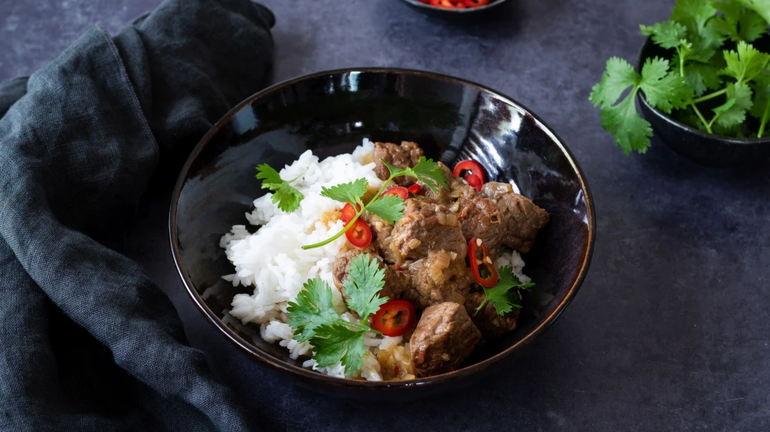 Guláš po vietnamsku. Hovězí s citronovou trávou vás potěší autentickou chutí i lehkým provedením